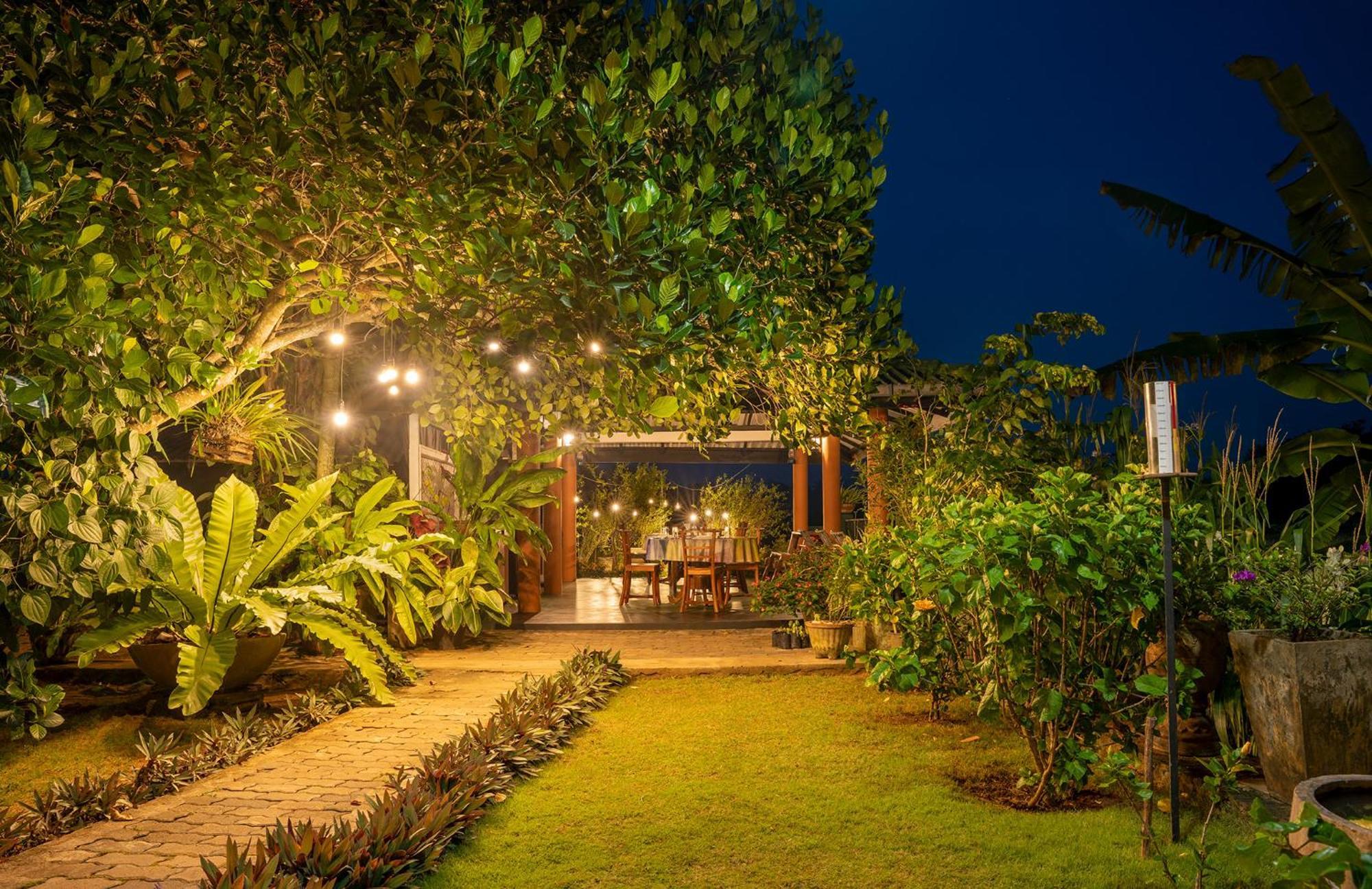 Mailagama Cinnamon Residence Kataragama Esterno foto